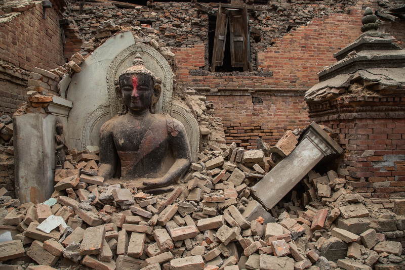Illustration for article titled Photos from the devastating 7.8 magnitude earthquake in Nepal